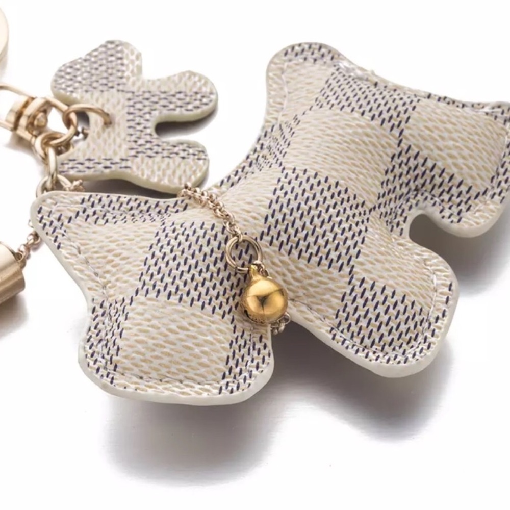 🐶 White Leather Dog Keychain 🐶 - Picture 2 of 6